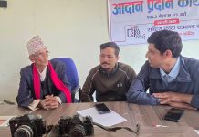 धादिङका पहिलो फोटोग्राफर महेन्द्र डल्लाकोटी सम्मानित