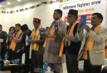 खनियाबास विद्रोहका नायक दामन पाख्रिनबारे पुस्तक विमोचन