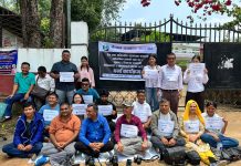 प्रेस तथा अभिव्यक्ति स्वतन्त्रताकाे माग गर्दै धादिङमा पत्रकारहरूको धर्ना