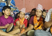 धादिङमा साप्ताहिक एमआरआर भजनमा नयाँ पुस्ताको आकर्षण।